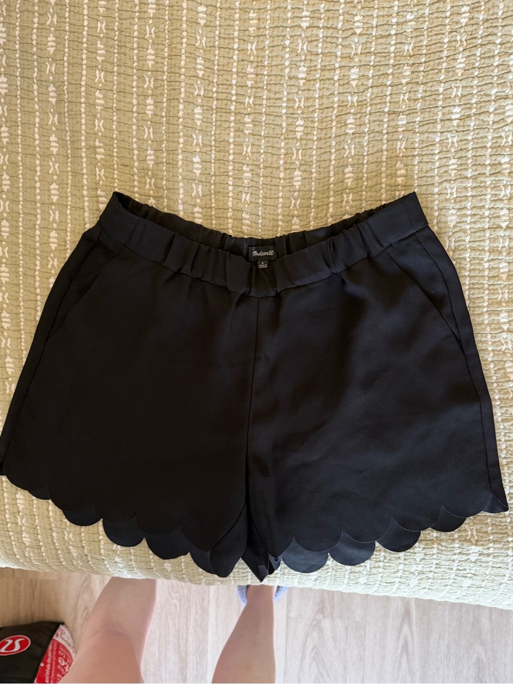 Madewell Scalloped Hem Women's Shorts - Black